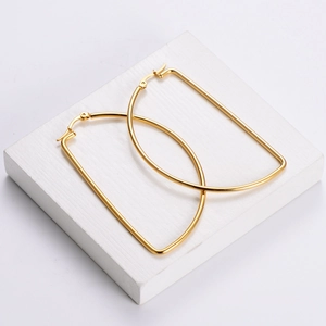 Minimalist 18k gold plated stainless steel D-shaped hoop earrings for women on white stand