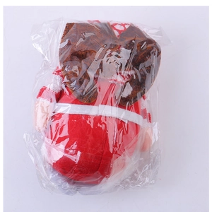 Gnome de Noël sans visage avec bois de renne emballé dans un sachet transparent
