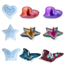 Dettaglio degli stampi in silicone per portagioie a forma di cuore, stella e farfalla