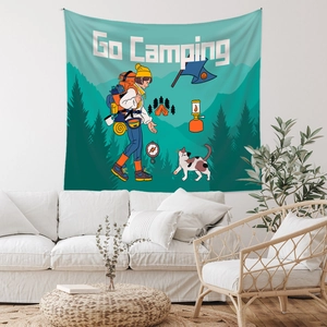Détail d'une tapisserie Go Camping avec une fille et un chat au-dessus d'un canapé