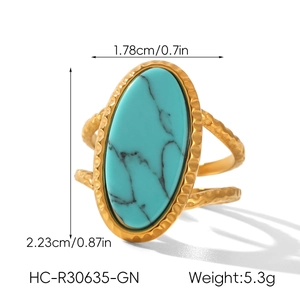 Detail view of vintage gold ring with turquoise stone inlay, dimensions 2.23cm and weight 5.3g