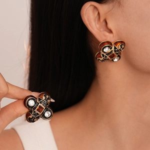 Vintage Barock Emaille-Blumenohrringe mit bernsteinfarbenen Kristallen und Gold-Finish