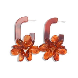 Vintage amber resin flower earrings with geometric C-shape design on white background