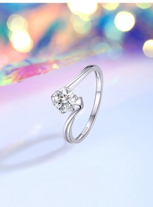 Macro shot of S925 silver ring featuring four-prong moissanite and twisted band design