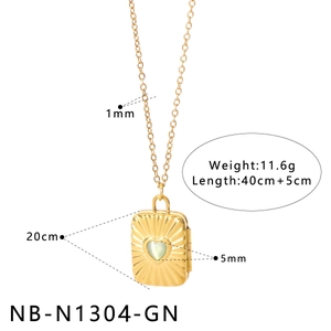 Détails du collier pendentif livre plaqué or avec dimensions et paramètres de poids