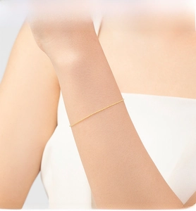 Delicate S925 sterling silver gold-plated bead bracelet worn on a woman's wrist