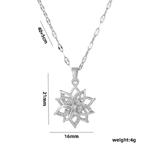 Silberne Halskette mit doppelschichtiger hohler Blume und weißen Kristallen inklusive Maßen