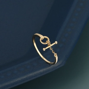 Minimalist S925 sterling silver chain ring with a gold-plated OT toggle buckle design