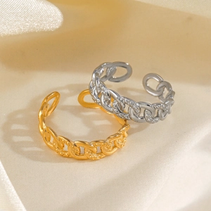 Minimalist stainless steel Cuban chain rings in 18K gold and silver with adjustable fit
