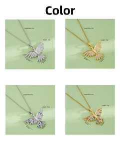 Vue détaillée du collier pendentif oiseau en or 18 carats de 20,5mm x 29,3mm
