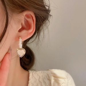 Elegant heart-shaped pearl drop earrings with sparkling rhinestones in gold finish