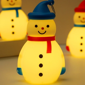 Veilleuse bonhomme de neige LED avec lueur chaude et chapeau bleu pour décoration Noël