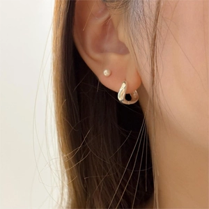 Boucles d'oreilles minimalistes en argent 925 avec clou en perle pour femme