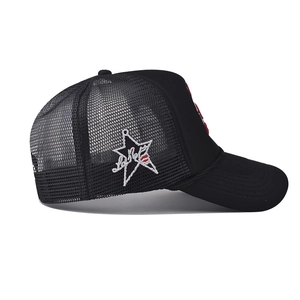 Casquette trucker noire à calotte haute avec filet respirant et broderie étoile