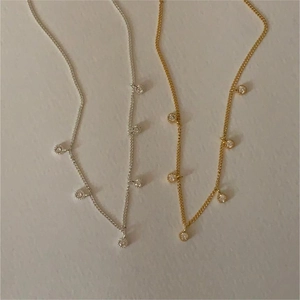 Minimalist S925 silver necklace with five sparkling cubic zirconia pendants in gold and silver