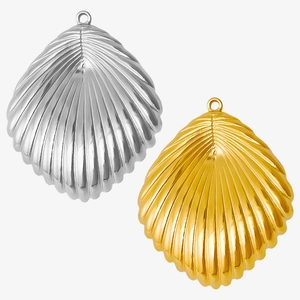 Detailed close-up of shell-shaped 304 stainless steel pendants in gold and silver finish