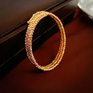 Bracelet Jonc Multi Couches En Alliage Plaqué Or Avec Perles Facettées Et Texture Élégant Pour Femmes