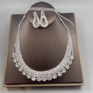 Sparkling rhinestone bridal jewelry set with wide necklace and teardrop earrings