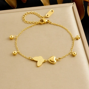 Chic gold-plated stainless steel chain bracelet with frosted butterfly and heart charms
