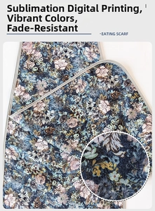 Détail de la bavette imperméable avec imprimé gothique de crânes et roses par sublimation