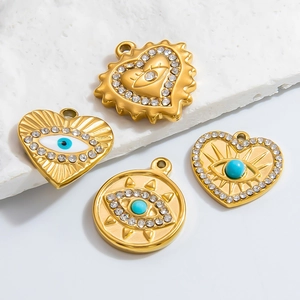 Επίχρυσα ατσάλινα μενταγιόν καρδιά 18k με το μάτι, τυρκουάζ και ζιργκόν λεπτομέρειες