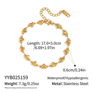 Detailed view of gold stainless steel heart link bracelet with 17+5cm size specifications