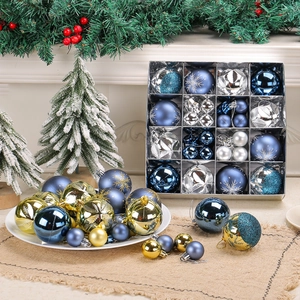 Boules de Noël incassables bleu or et argent dans une boîte cadeau de 16 compartiments
