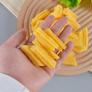 Llavero realista de PVC con forma de tofu seco y textura de comida simulada