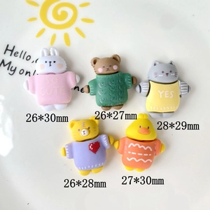 Detailed view of cute resin animal charms with precise dimensions for DIY phone cases