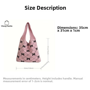 Größenübersicht der rosa Stricktasche mit schwarzen Schleifen: 35cm Länge und 31cm Höhe