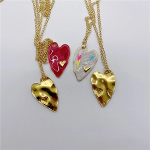 Colorful drip oil heart pendant necklaces with gold hammer texture and marble enamel finish