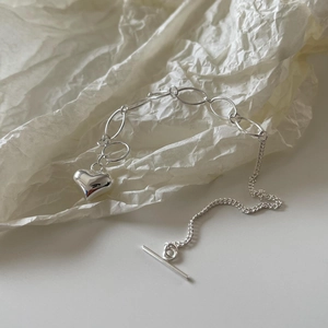 Sparkling S925 sterling silver heart bracelet with toggle clasp and oval chain links