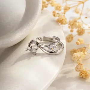 Anello doppio strato minimalista in argento con castone in zircone da 6mm