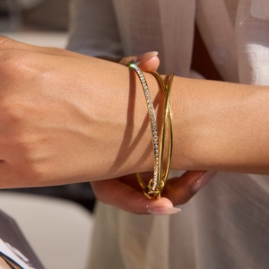 Three-layer 18K gold plated stainless steel bracelet with shimmering pave crystals