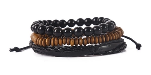 Détail d'un ensemble de 3 bracelets en perles noires, disques de bois et cuir tressé