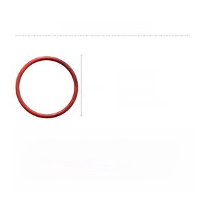 Détail de l'anneau en acrylique rouge marbré de 7,5 cm montrant le poids de 4,9g