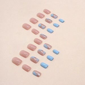 Faux ongles courts carrés bleu et rose lotus avec texture marbrée à la feuille d'or