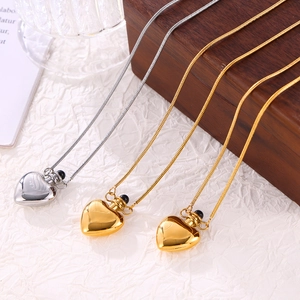 Minimalist heart-shaped kettle pendant necklace in gold and silver stainless steel