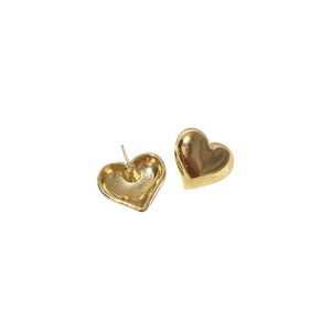 Boucles d'oreilles cœur en argent S925 doré avec finition métallique 3D brillante