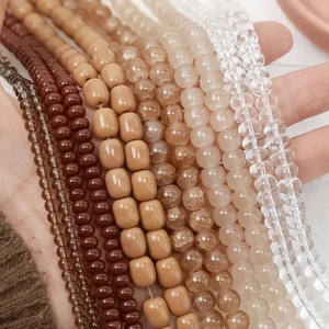 Perle in vetro di giada color tè al latte assortite per creazione di gioielli DIY