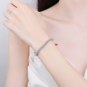 Sparkling 925 sterling silver tennis bracelet with four-prong set moissanite stones