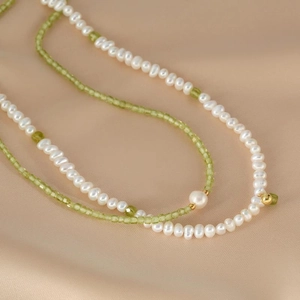 Double-layer necklace with natural peridot beads and freshwater pearls on silk