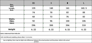 Tableau des tailles pour robe longue à pois avec mesures de longueur, buste et taille