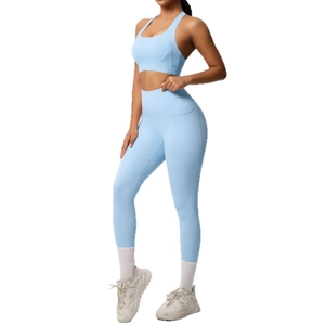 Completo yoga celeste da donna con reggiseno sportivo e leggings a vita alta con tasche