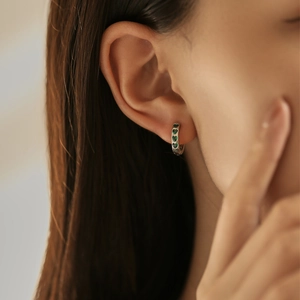 Elegant 925 sterling silver hoop earrings with sparkling green zircon heart charms