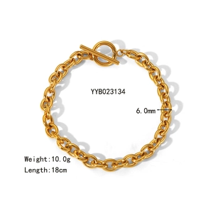 Macro view of 18cm gold stainless steel chain bracelet showing polished details