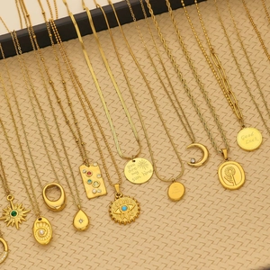 Collier Pendentif en Acier Inoxydable Plaqué Or 18K pour Femme Bijoux Géométriques Vintage avec Strass et Perle Artificielle