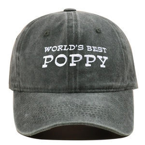 Detailansicht der dunkelgrauen Baseballkappe mit weißer World's Best Poppy Bestickung