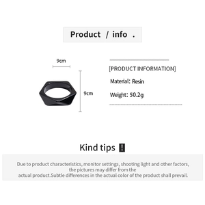 Detail showing dimensions of black resin geometric round bangle with 9cm outer diameter
