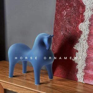 Statue de cheval en céramique bleu mat minimaliste pour décoration de salon nordique moderne